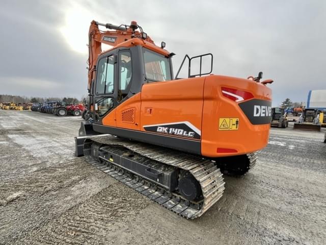 Image of Develon DX140LC-7 equipment image 4