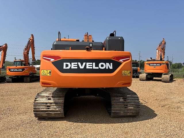 Image of Develon DX225LC-7X equipment image 3