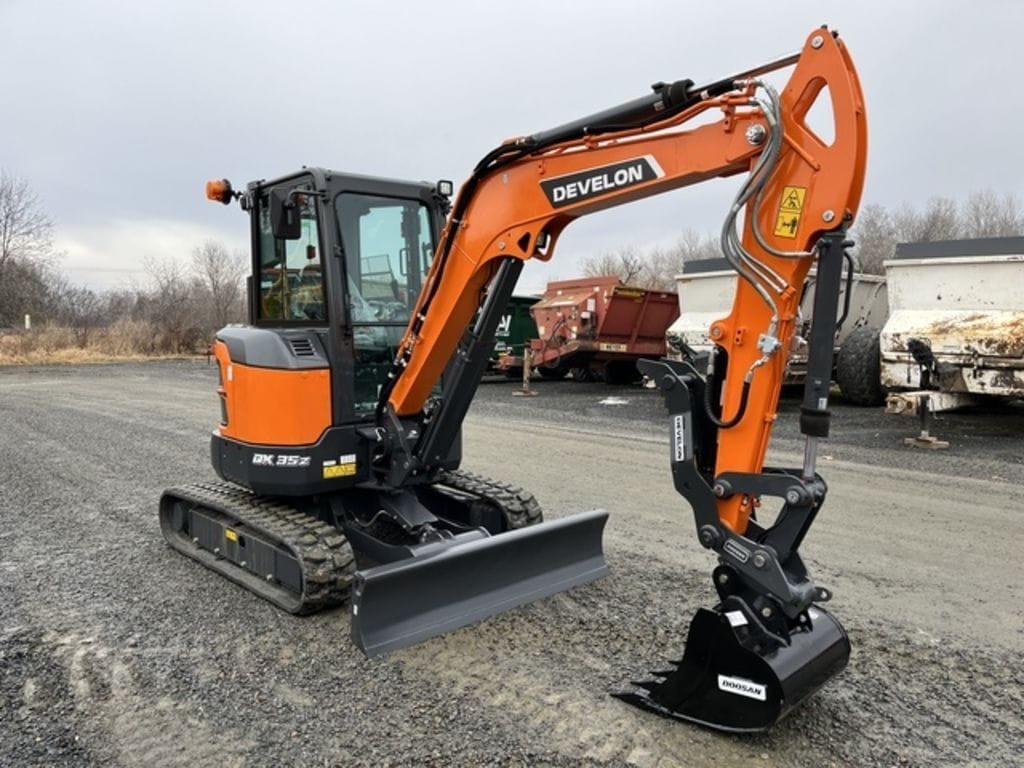 2024 Develon DX35Z-7 Equipment Image0