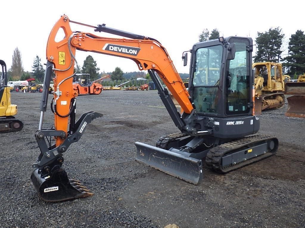 2024 Develon DX35Z-7 Equipment Image0