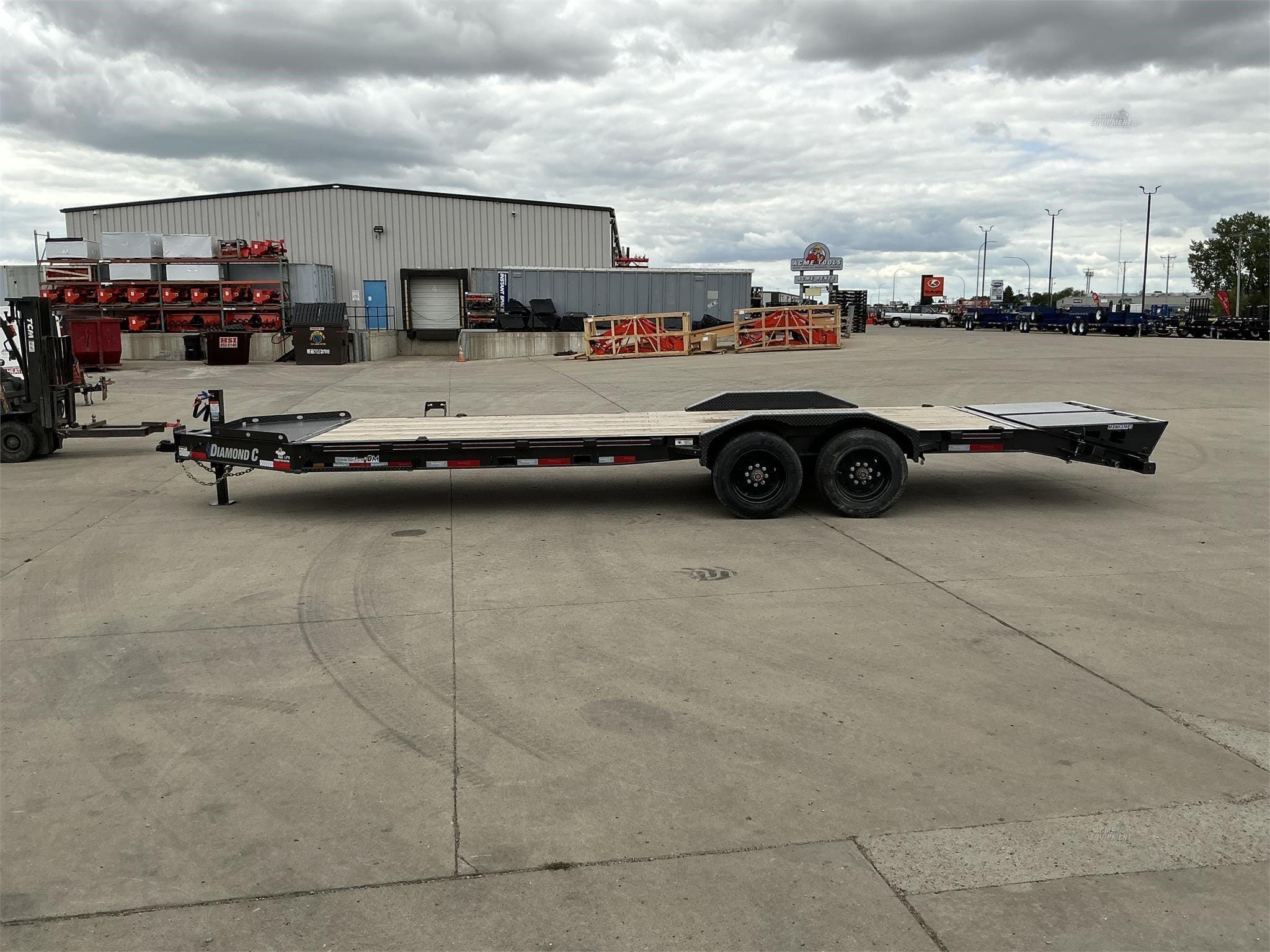 2024 Diamond C LPX Equipment Image0