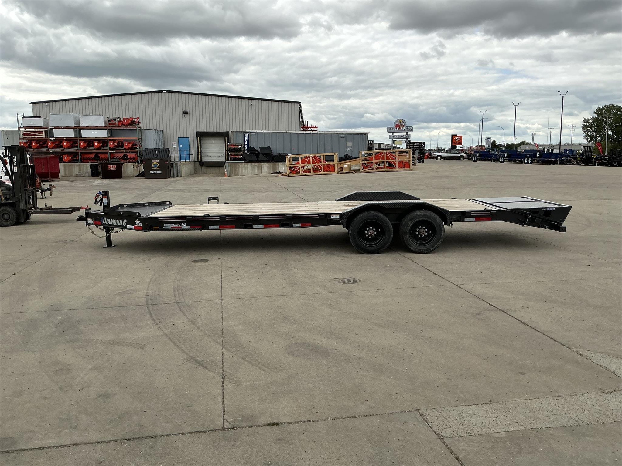 2024 Diamond C LPX Equipment Image0