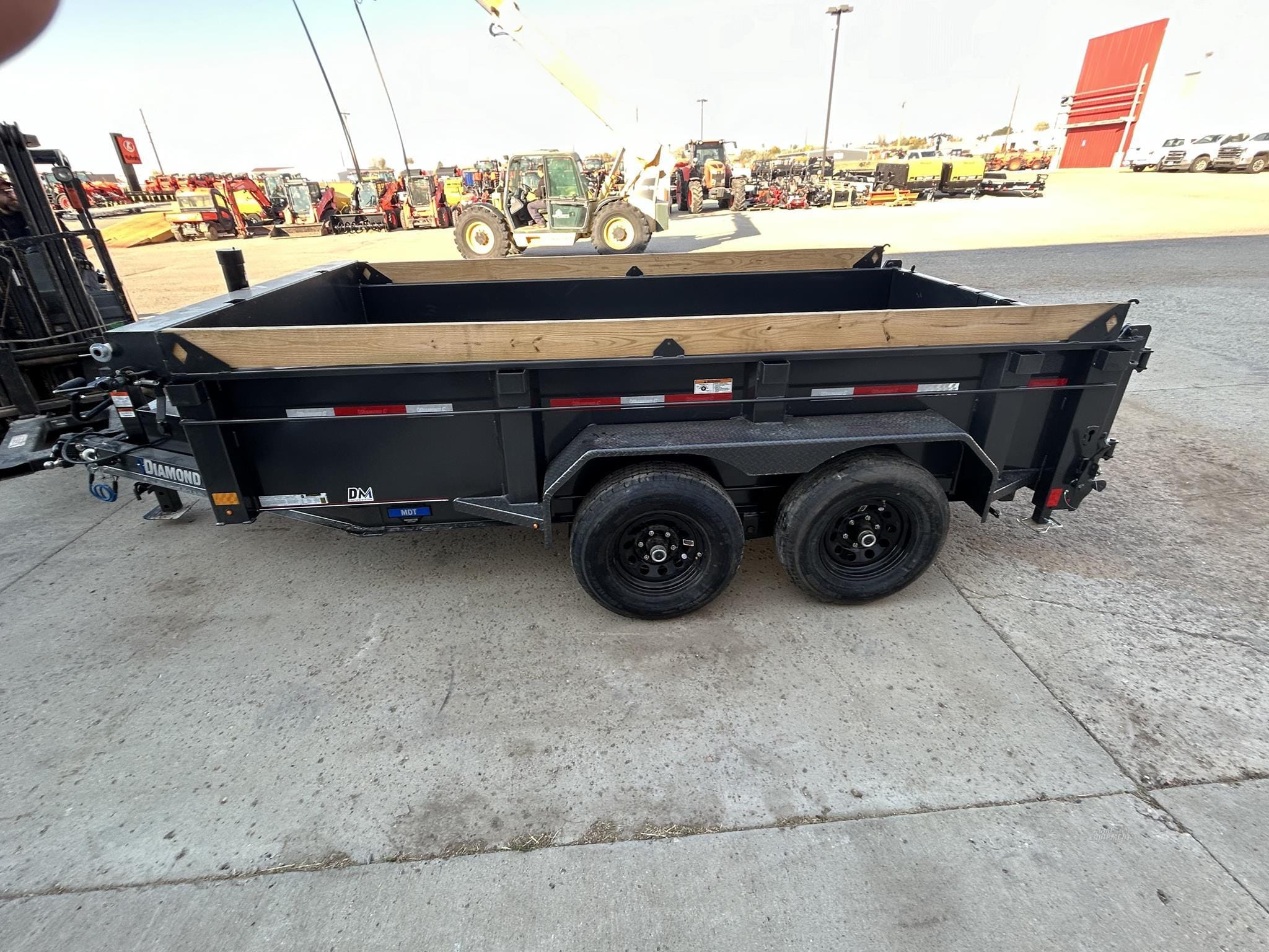 2024 Diamond C MDT 10x77 Equipment Image0