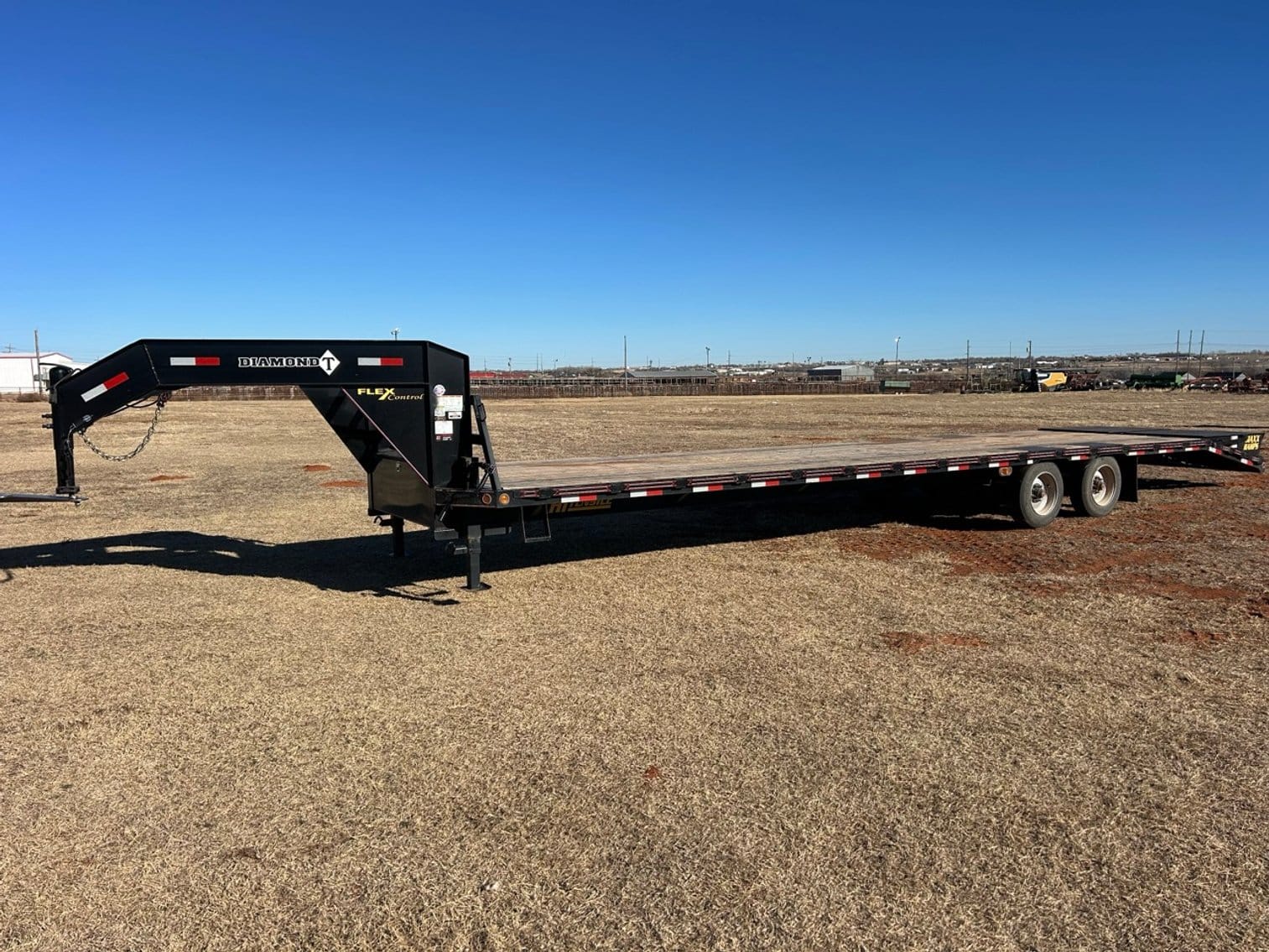 2024 Diamond T 10236DTF Equipment Image0