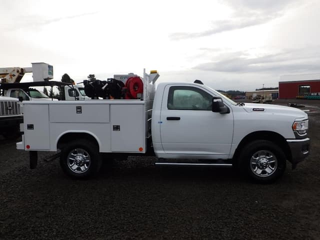 Image of Dodge Ram 2500 equipment image 3