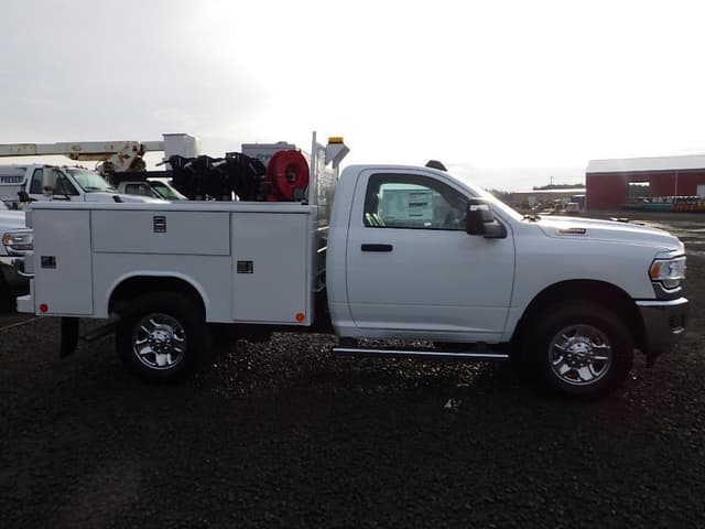 Image of Dodge Ram 2500 equipment image 3