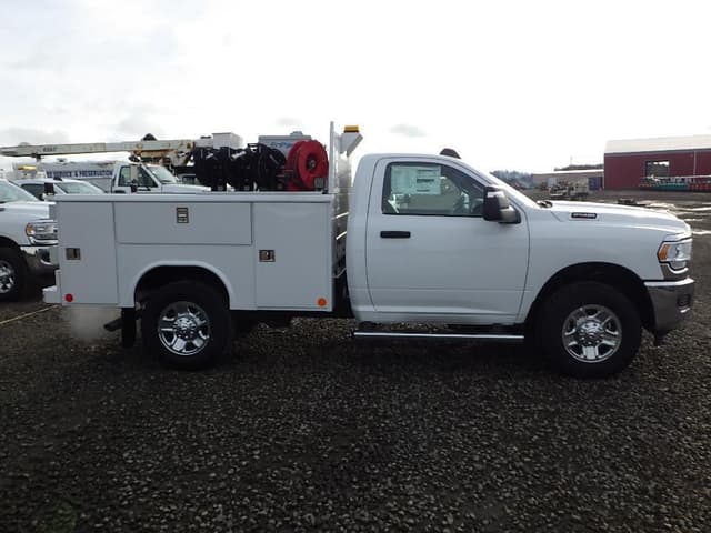 Image of Dodge Ram 2500 equipment image 3
