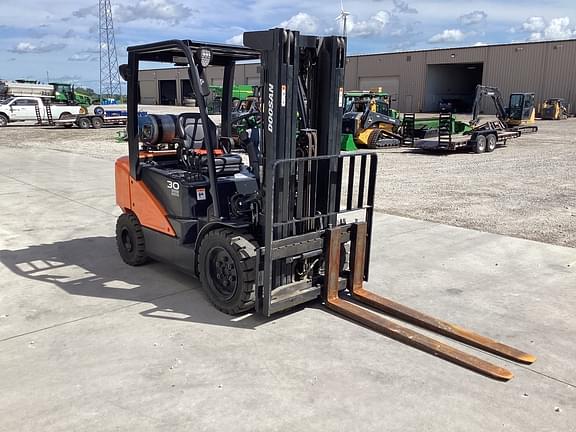Image of  Doosan G30E-7 equipment image 3