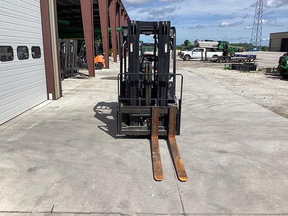 Image of  Doosan G30E-7 equipment image 2
