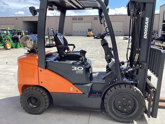 Image of  Doosan G30E-7 equipment image 4