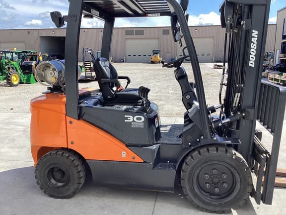 Image of  Doosan G30E-7 equipment image 1