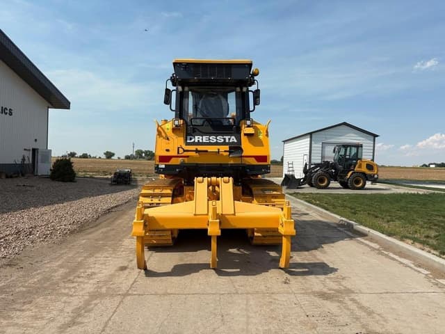 Image of Dressta TD15M II equipment image 4