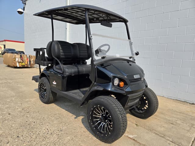 Image of EZ-GO Express S4 Elite equipment image 3