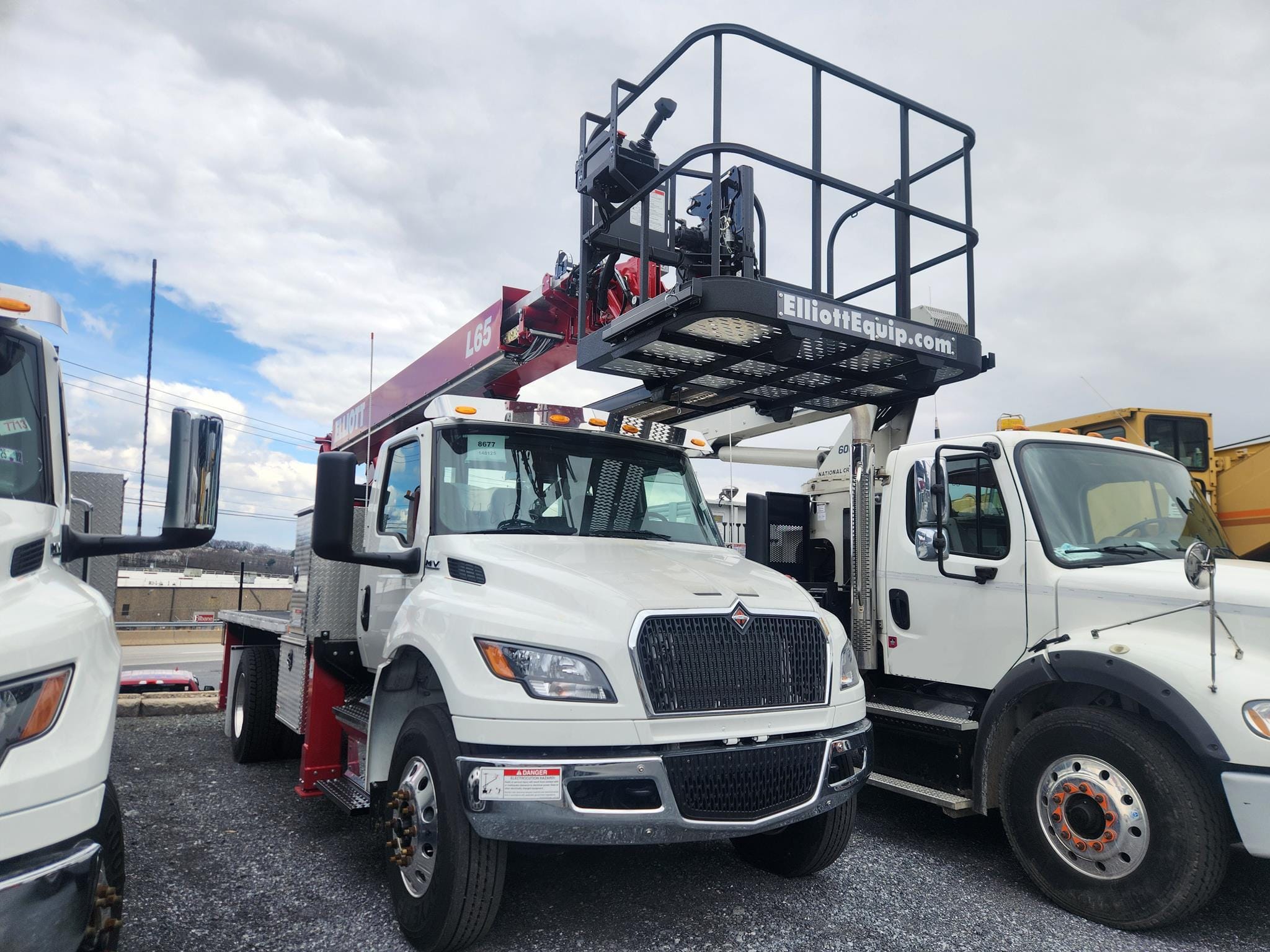 2024 Elliott L65R Equipment Image0