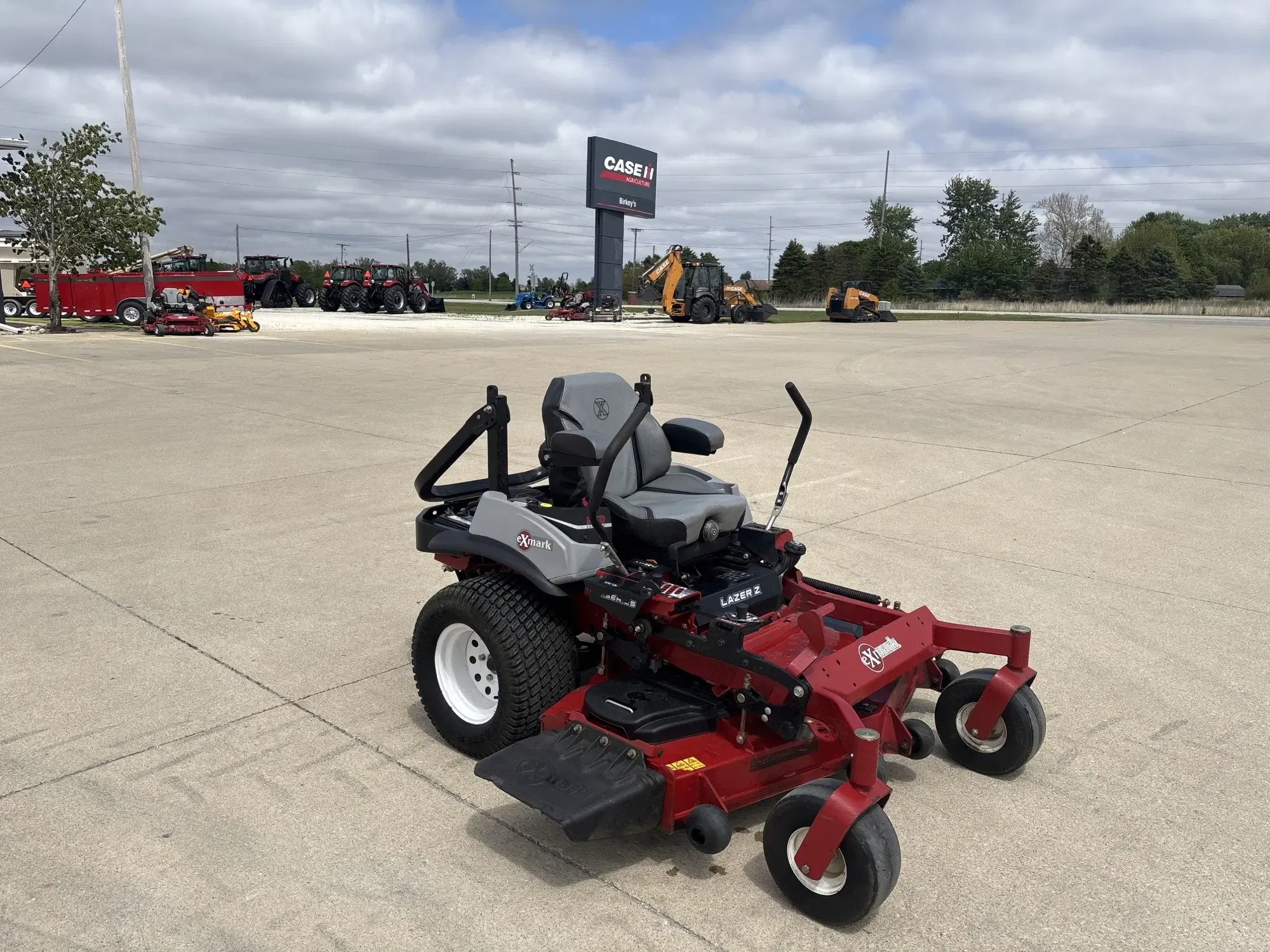2024 Exmark LRX980EKC606Q1 Equipment Image0