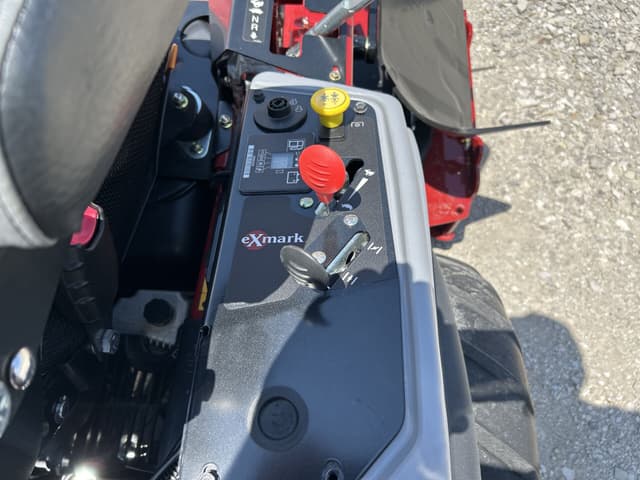 Image of Exmark Lazer Z equipment image 2