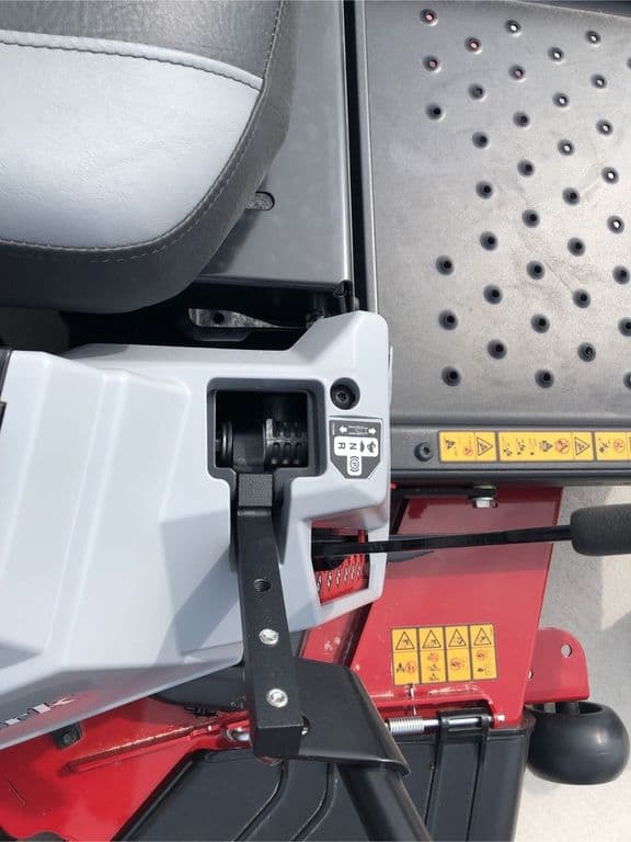 Image of Exmark Quest equipment image 4