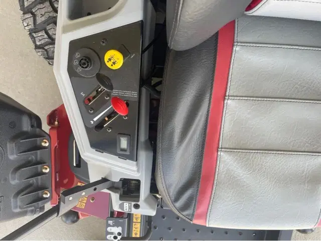 Image of Exmark QZX735GKC48300 equipment image 2