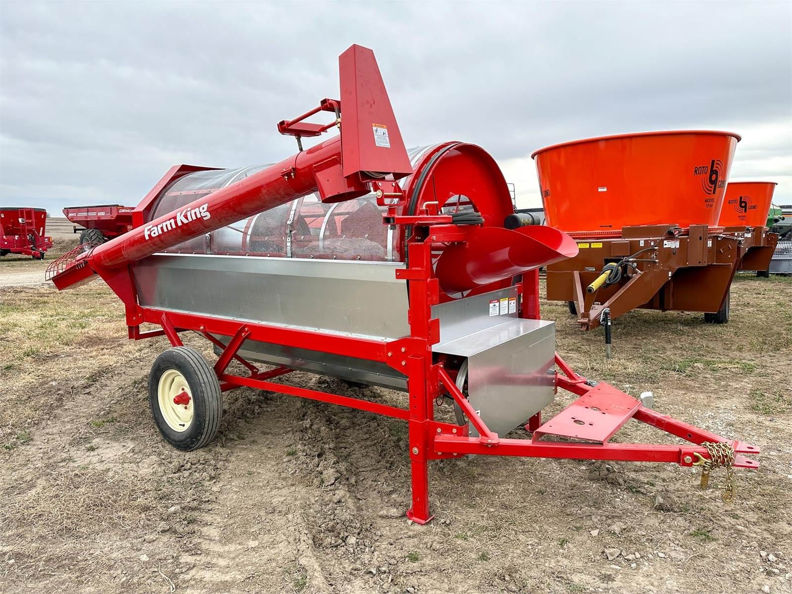 2024 Farm King Y482 Equipment Image0