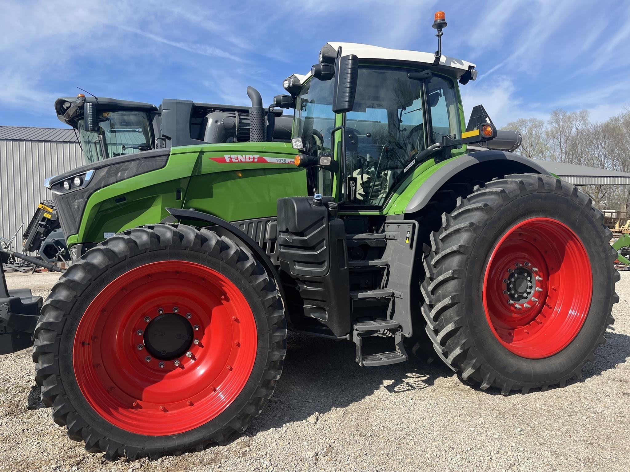 2024 Fendt 1038 Vario Equipment Image0