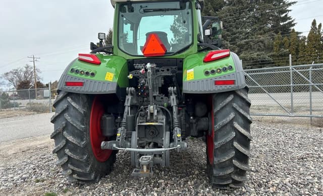 Image of Fendt 724 Vario equipment image 2