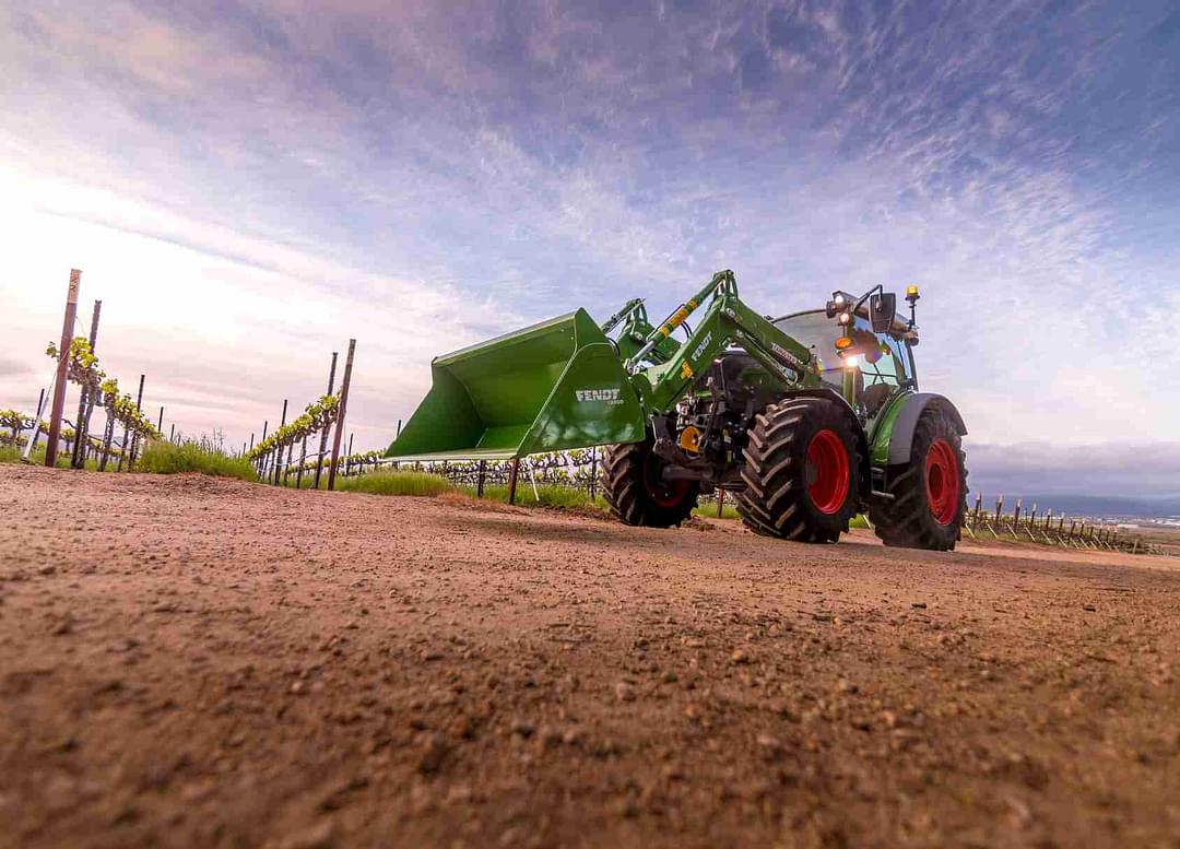 Image of Fendt 211 Vario Image 0