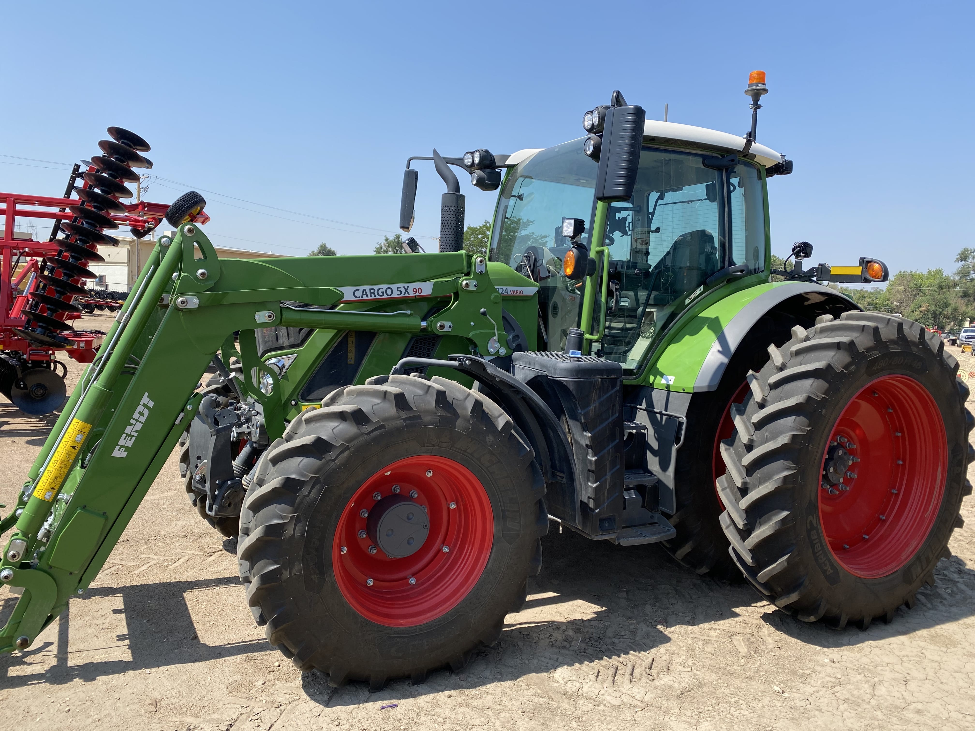 2024 Fendt 724 Vario Equipment Image0