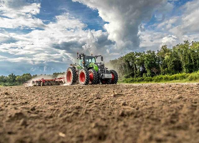 Image of Fendt 724 Vario equipment image 1