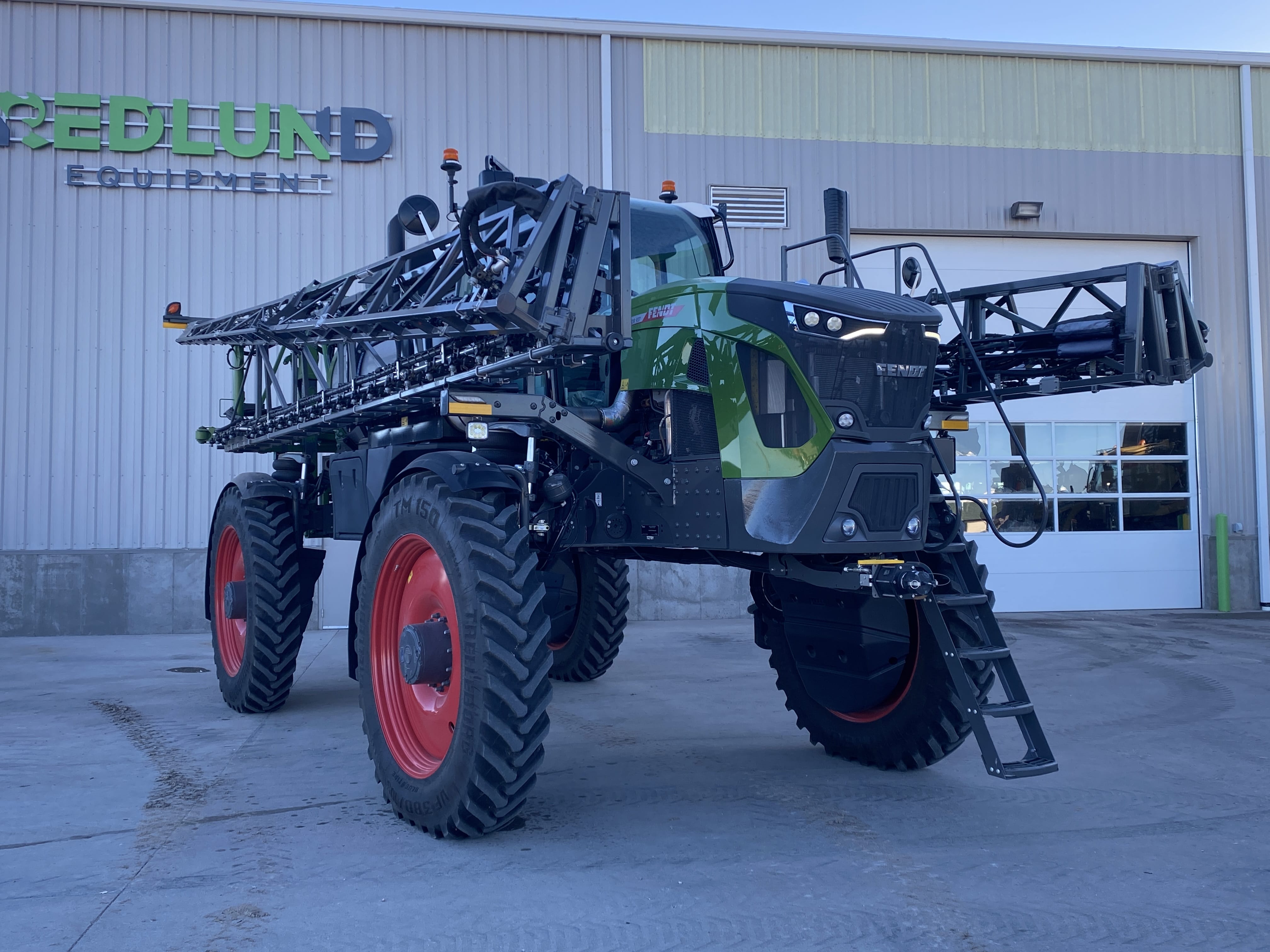 2024 Fendt RoGator 937 Equipment Image0