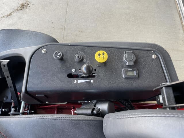 Image of Ferris ISX3300 equipment image 3