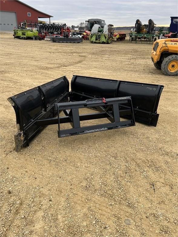 2024 Forward Farm Lines Feed Pusher Equipment Image0