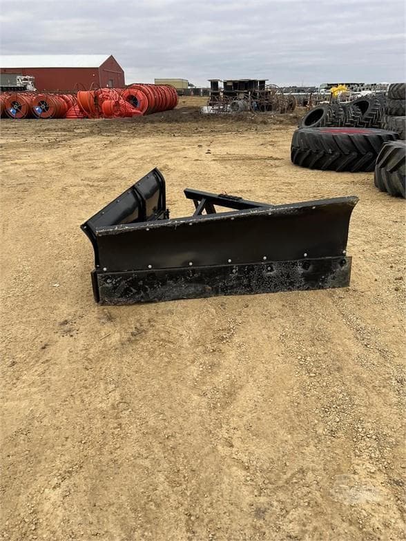 Image of Forward Farm Lines Feed Pusher Image 1