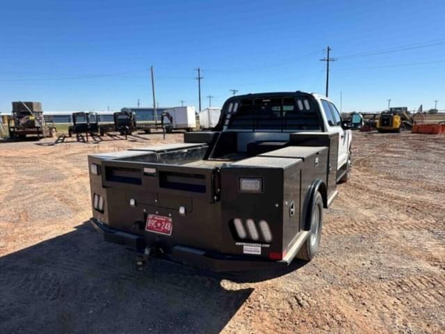 Image of Ford F-350 equipment image 2