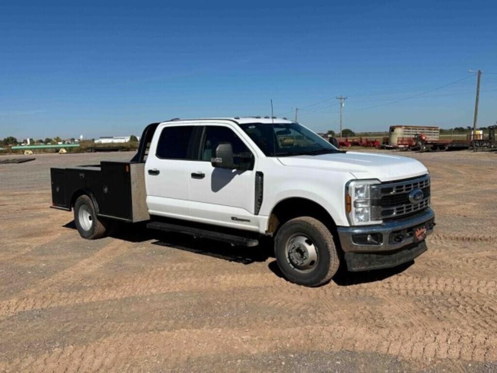 Image of Ford F-350 Primary image