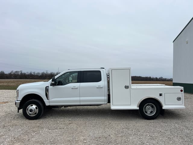 Image of Ford F-350 equipment image 3