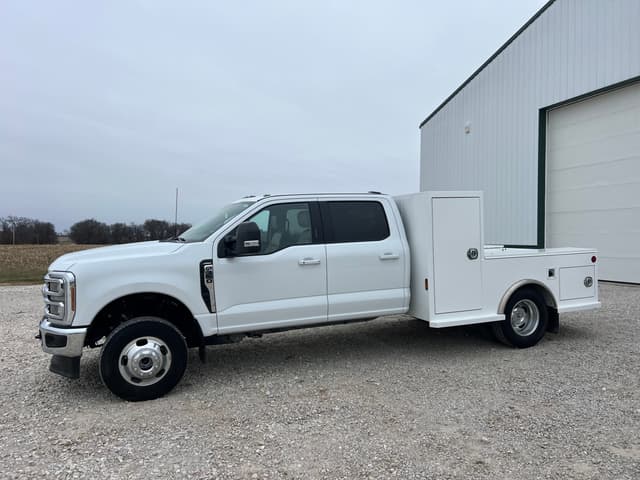 Image of Ford F-350 equipment image 2