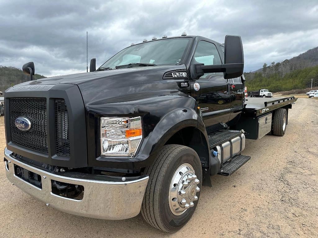 Image of Ford F-650 Primary image