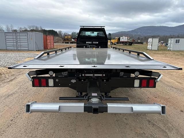 Image of Ford F-650 equipment image 3
