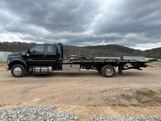 Image of Ford F-650 equipment image 1