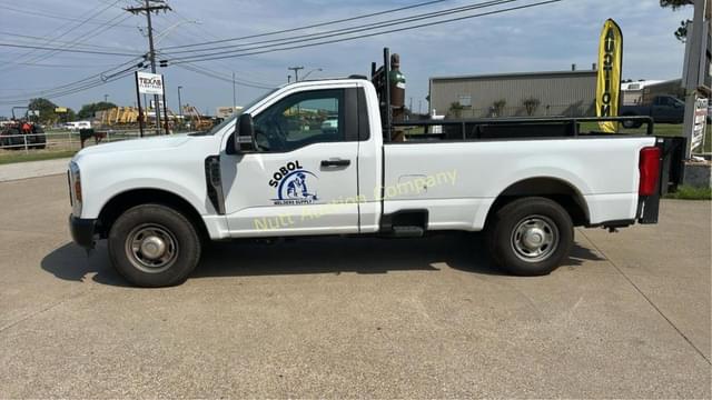 Image of Ford F-250 equipment image 1