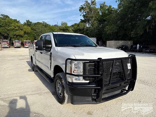 Image of Ford F-250 equipment image 2