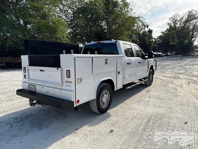 Image of Ford F-250 equipment image 4