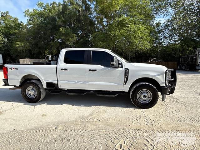 Image of Ford F-250 equipment image 3