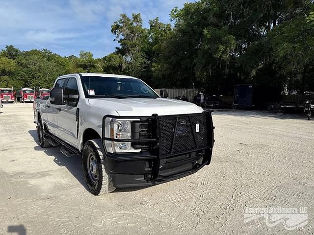 Image of Ford F-250 equipment image 2