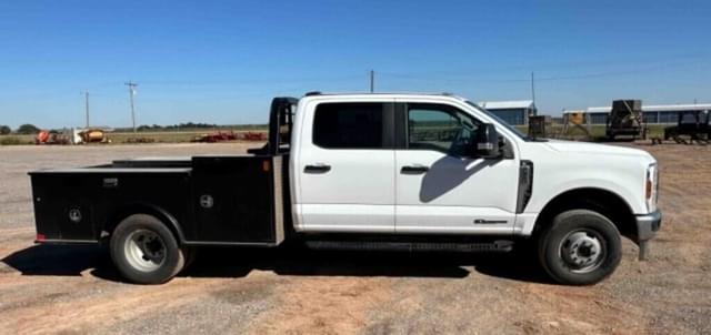 Image of Ford F-350 equipment image 1