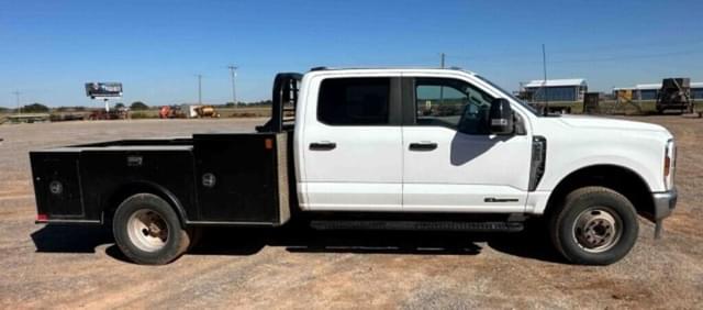 Image of Ford F-350 equipment image 1