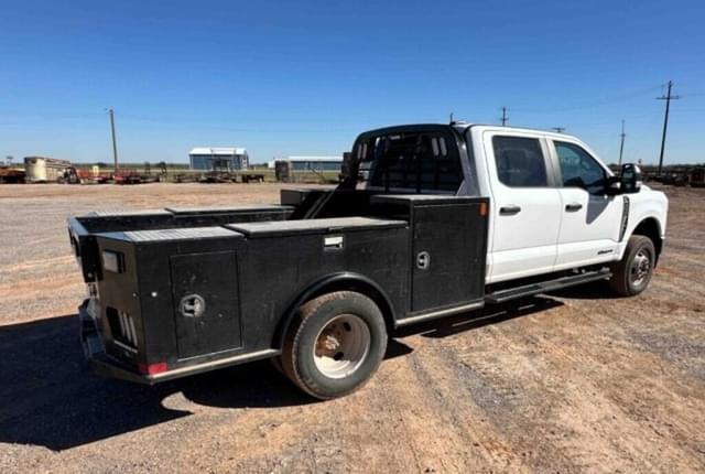 Image of Ford F-350 equipment image 2