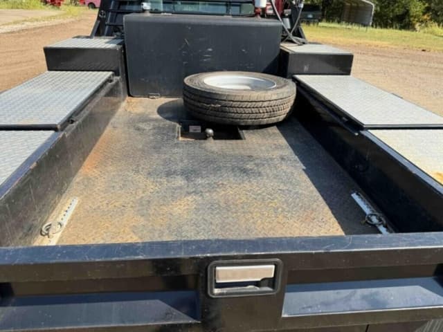Image of Ford F-450 equipment image 4