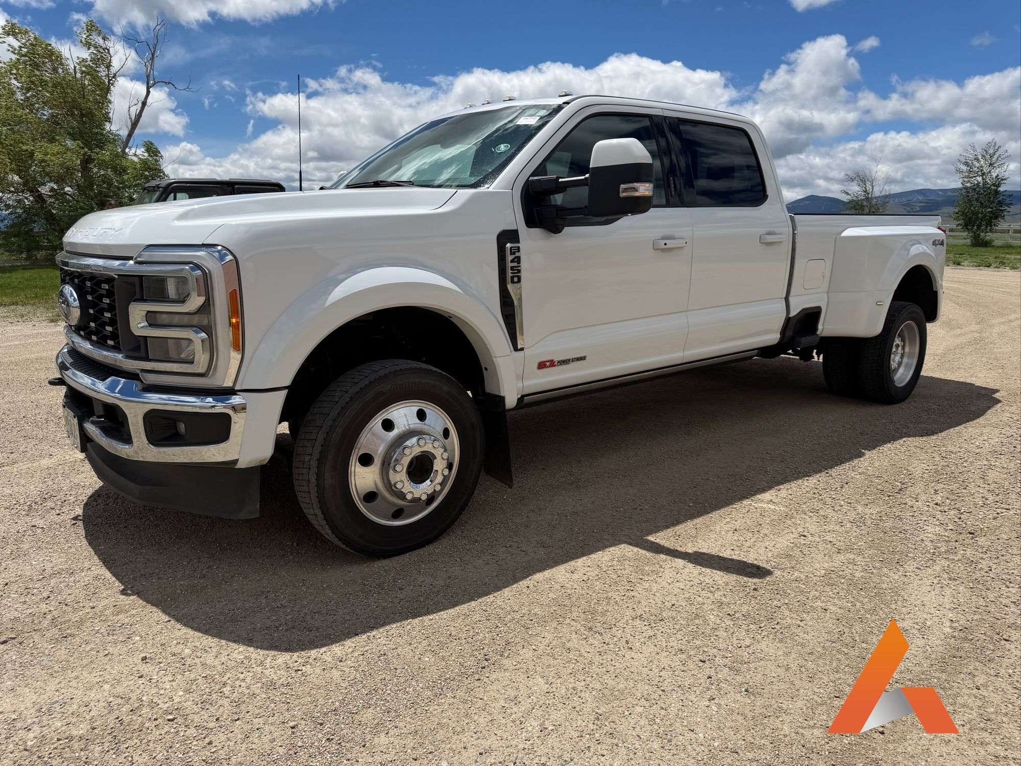 2024 Ford F-450 Equipment Image0