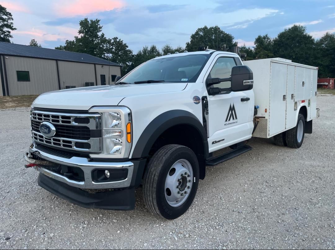 Image of Ford F-550 Primary image